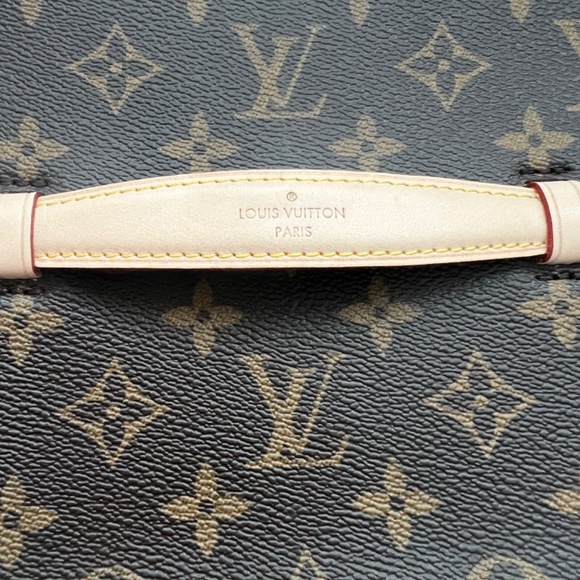 Nwt Louis Vuitton monogram nice jewelry.  never used.Perfect condition - Picture 2 of 8